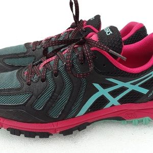 Women's sz 10 Asics (Gel Fuji Attack 5) Shoes
